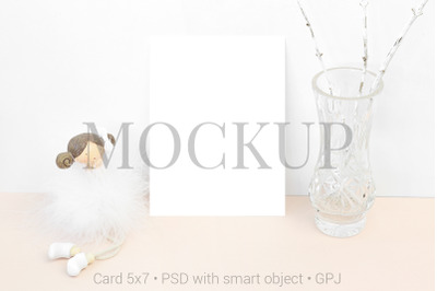 Mockup card with statuette and bowl