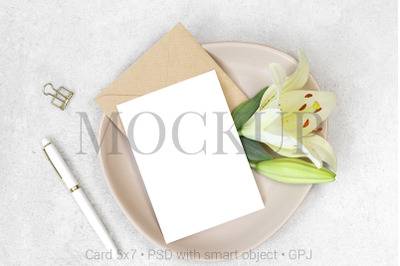 Mockup invitation card with white pen and flowers
