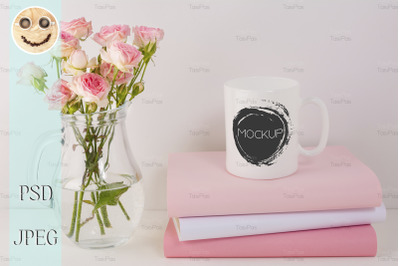 Coffee mug mockup with pink roses