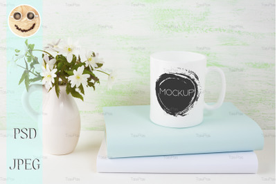 Coffee mug mockup with spring flowers