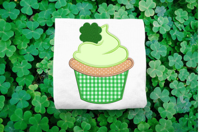 St Patrick&#039;s Day Cupcake with Clover | Applique Embroidery