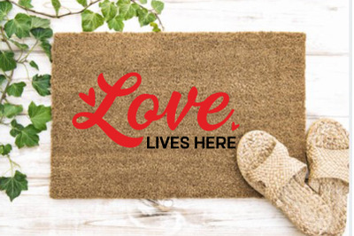 Love Lives Here, Valentine&#039;s Day Doormat SVG
