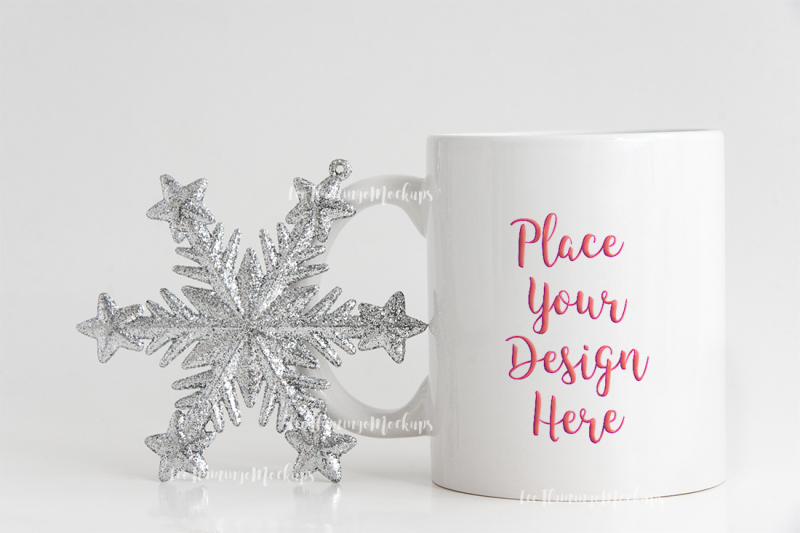 winter-holiday-coffee-mug-mock-up-minimal