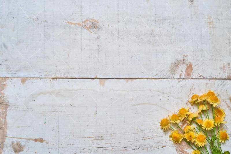 rustic-flower-photo-set-on-white-wood
