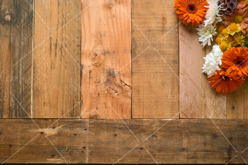 rustic-flower-photo-set-on-pallet-wood