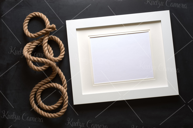 nautical-rustic-rope-and-wood-picture-frames-on-chalkboard-background-mockup