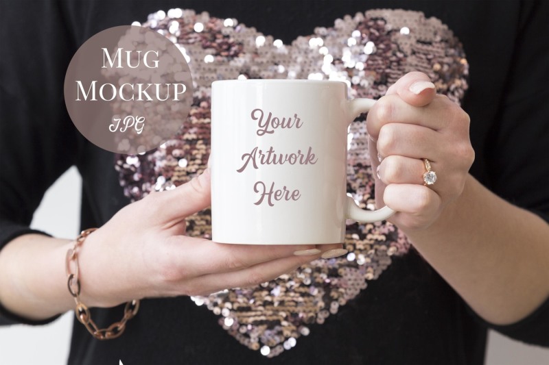 mug-mockup-woman-holding-mug