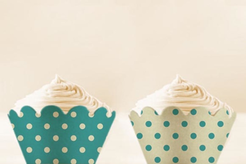 turquoise-polka-dots-cupcake-wrappers-to-print