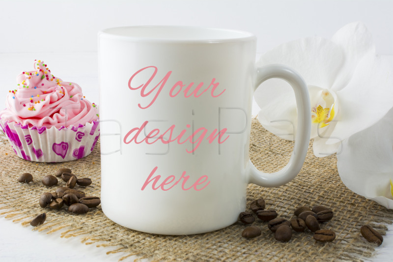 coffee-mug-mockup-with-muffin