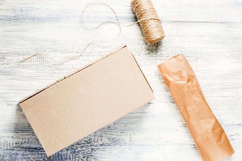 mockups-of-box-envelope-and-paper