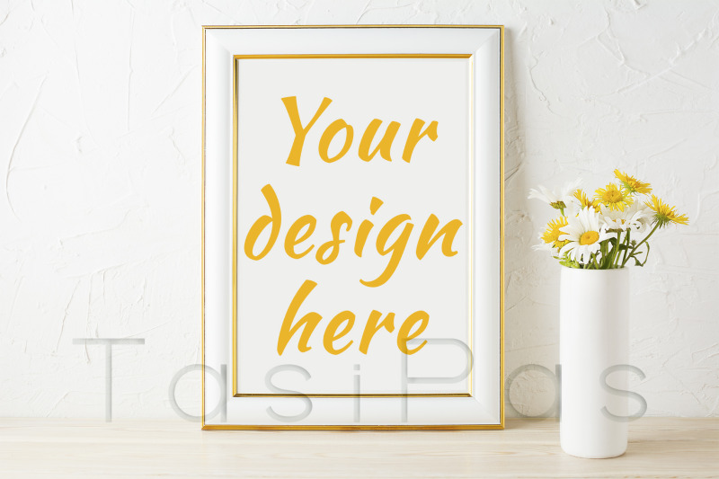 gold-decorated-frame-mockup-with-yellow-and-white-daisy