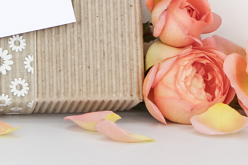 gift-box-with-a-tag-mockup-orange-flowers