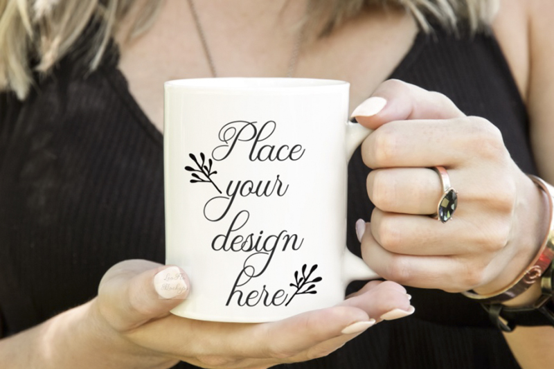 Free Girl holding coffee mug white cup mockup feminine with woman hands (PSD Mockups)
