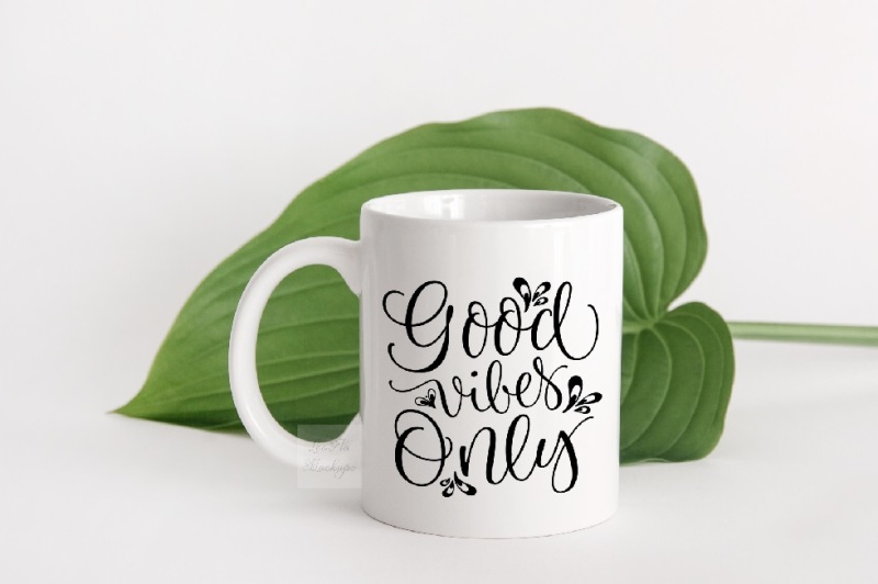 modern-coffee-mug-mockup-white-cup-mock-up-psd-smart-modern-mockups