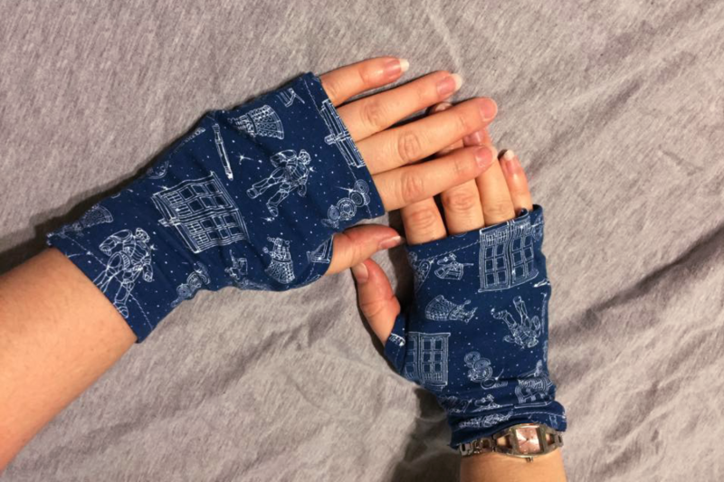 fingerless-gloves-ith-embroidery