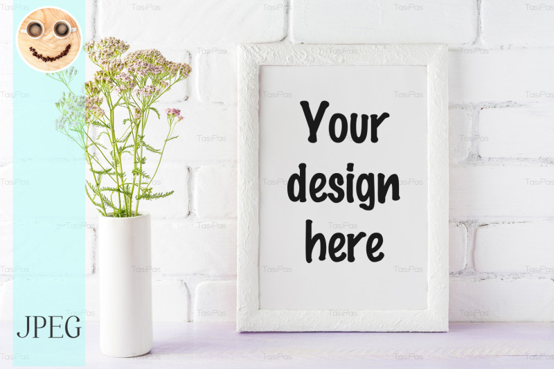 Free White frame mockup with creamy pink flowers in cylinder vase. (PSD Mockups)