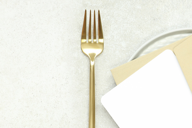 mockup-card-with-gold-cutlery-amp-free-bonus