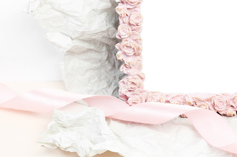 mockup-photo-with-pink-vase-and-ribbon