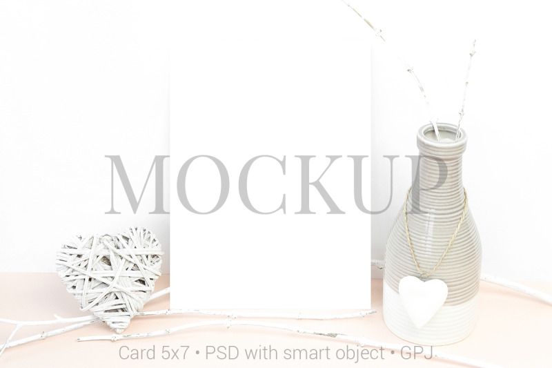 mockup-card-with-bowl-and-wooden-heart