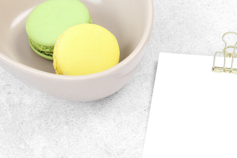 mockup-invitation-card-with-pen-and-macarons