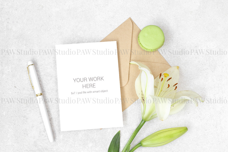 flat-lay-invitation-card-with-craft-envelope