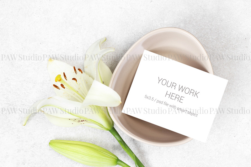 mockup-wedding-number-card-with-flowers-on-grey-background