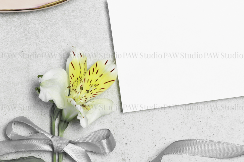 card-mockup-envelope-flower-holiday-wedding-template