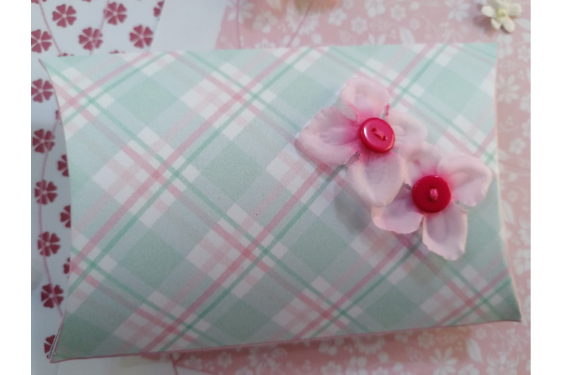 mint-amp-pink-printable-pillow-boxes