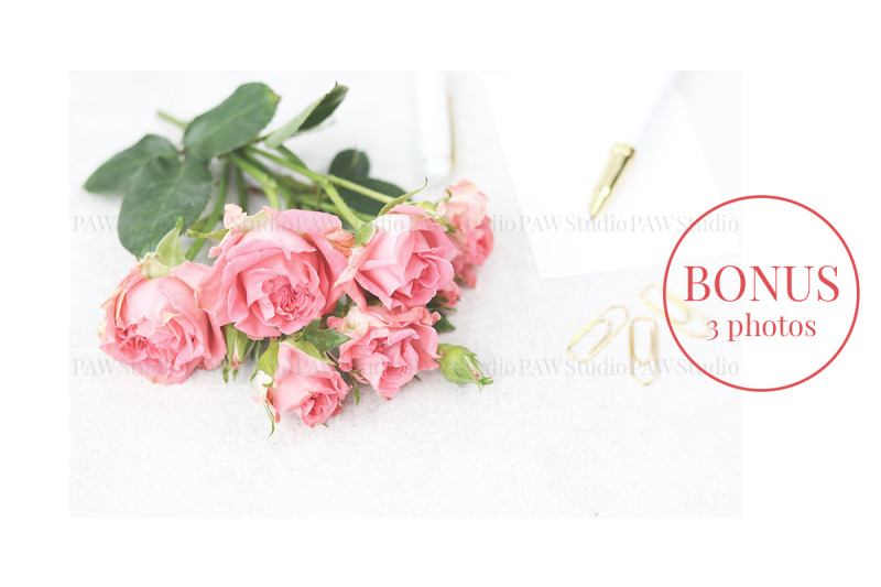 mockup-invitation-card-with-bouquet-roses