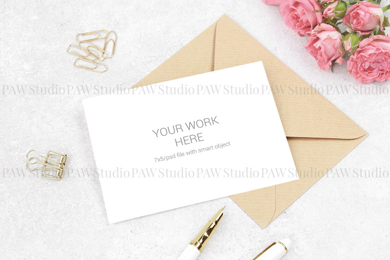 mockup-invitation-card-with-bouquet-roses