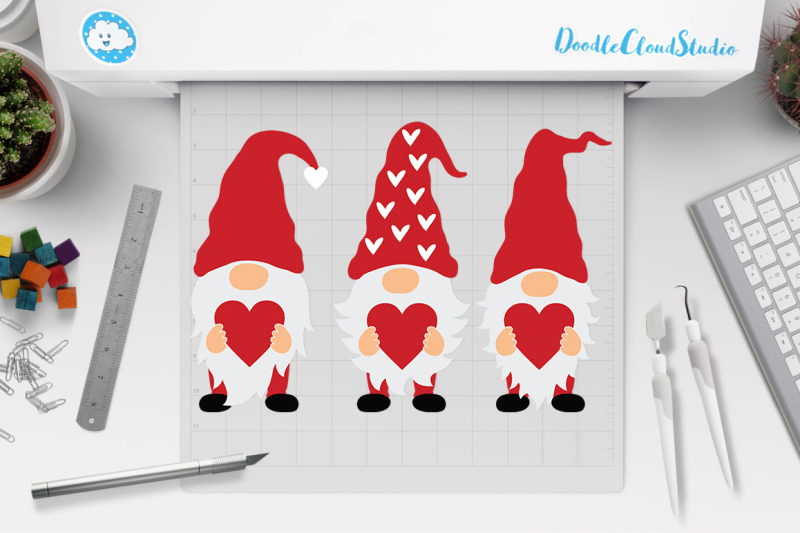 love-gnomes-svg-gnome-with-heart-svg-cut-files