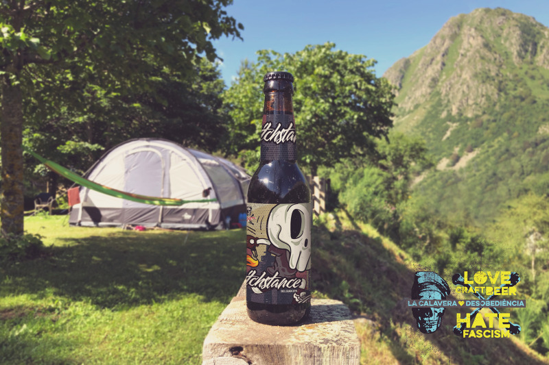 camping-beer-mockup