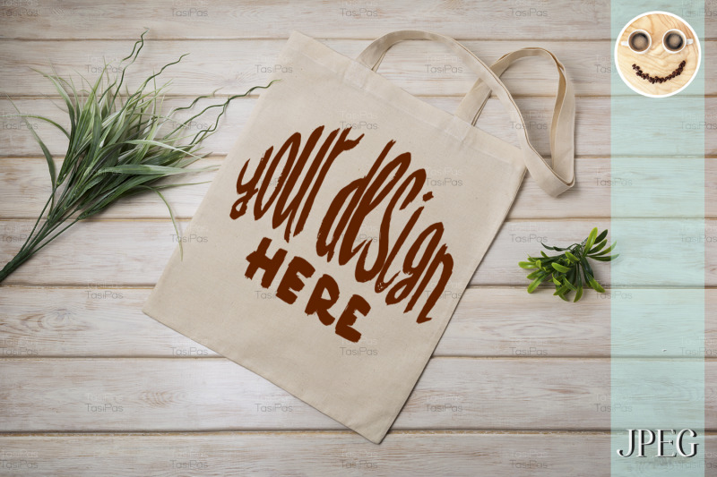 tote-bag-mockup-with-green-grass