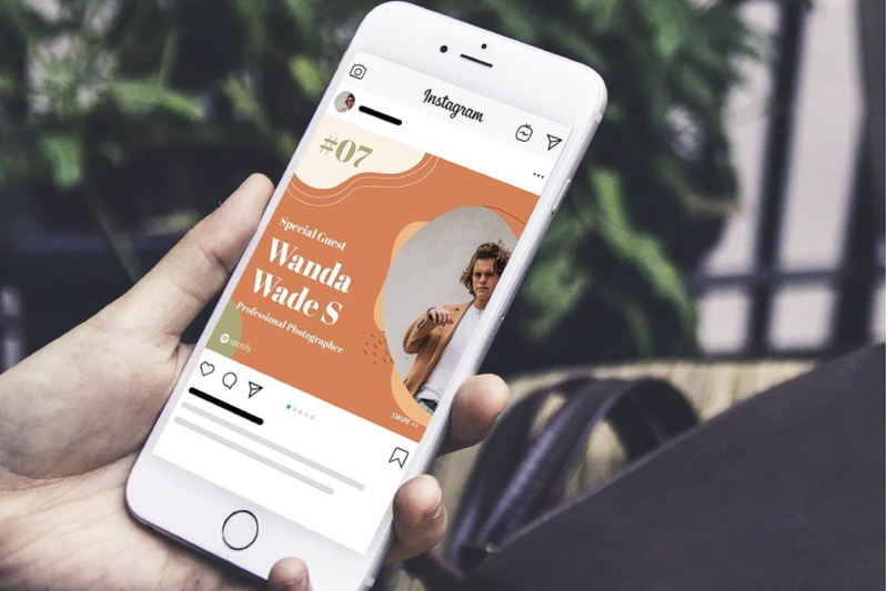 feminine-podcaster-instagram-carousel-powerpoint-template