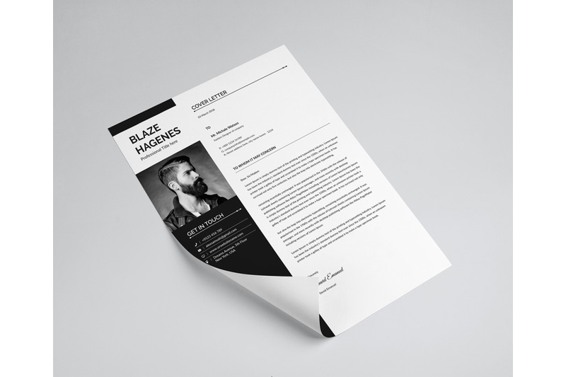 resume-layout-with-dark-gray-sidebar
