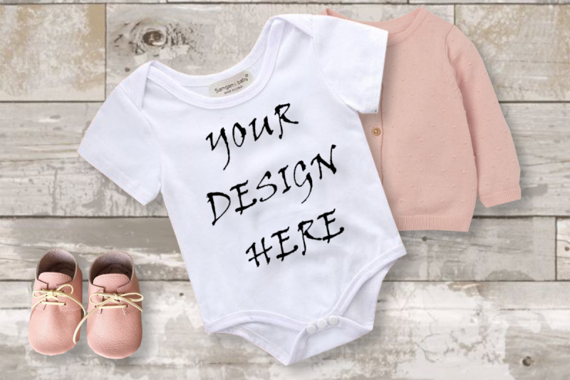 mockup-baby-girl-white-bodysuit-digital-mockups-wood-background-jpe