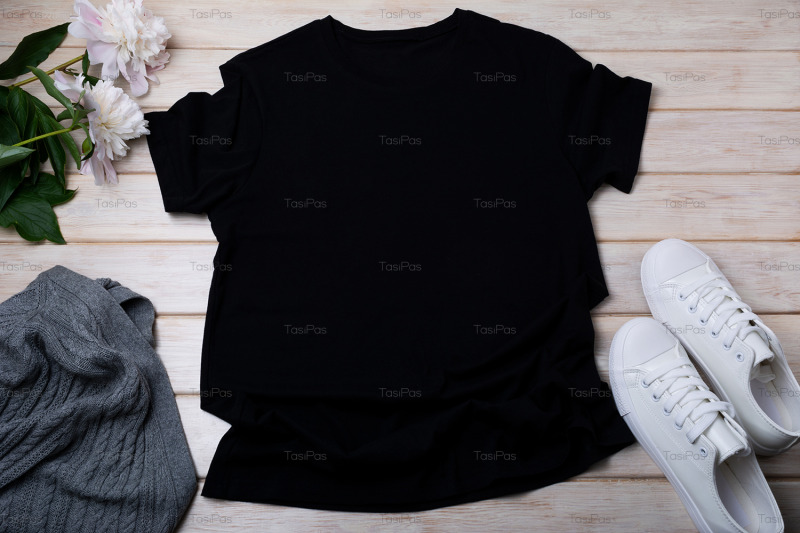 womens-t-shirt-mockup-with-aran-sweater-and-peony