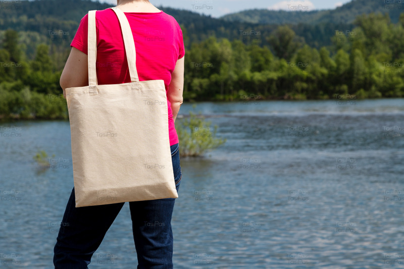woman-in-red-tee-holding-tote-bag-mockup