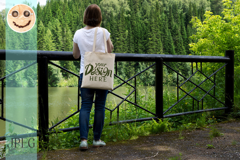 woman-in-white-tee-holding-tote-bag-mockup