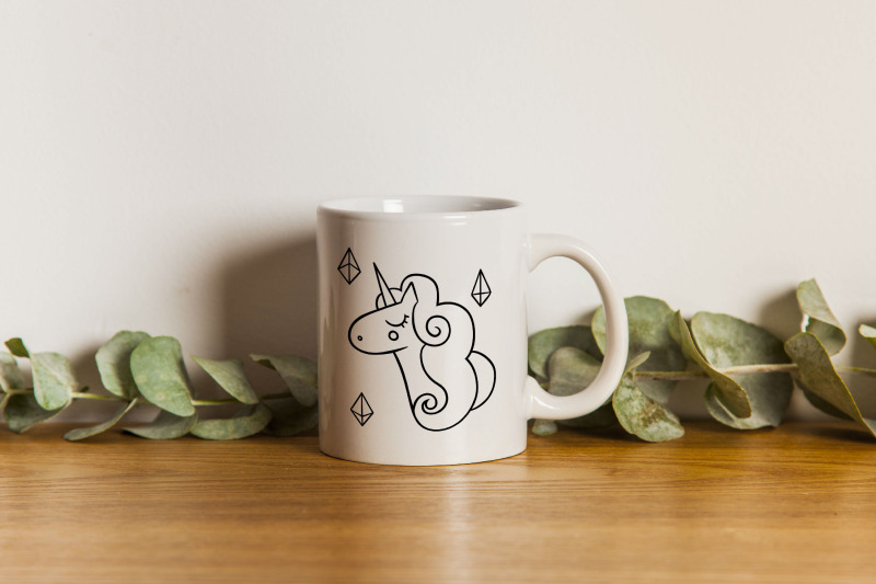 whimsical-doodles-hand-drawn-unicorn-rainbow-heart-lips-flowers