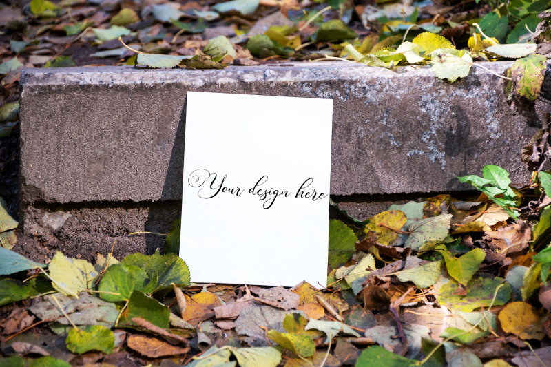 5x7-autumn-card-mockup-fall-mockup-greeting-card-psd-mockup-invitat