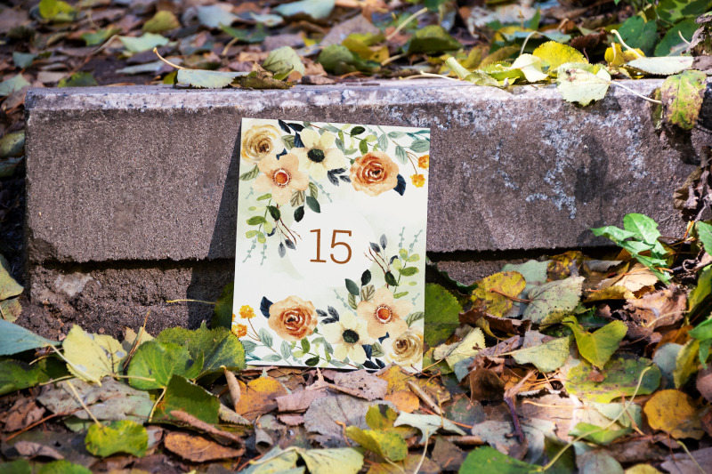 5x7-autumn-card-mockup-fall-mockup-greeting-card-psd-mockup-invitat