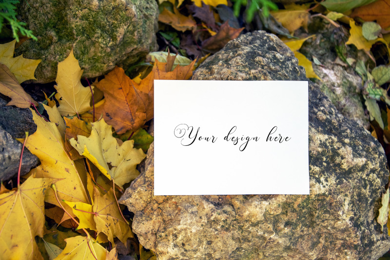 5x7-autumn-card-mockup-fall-mockup-greeting-card-psd-mockup-invitat