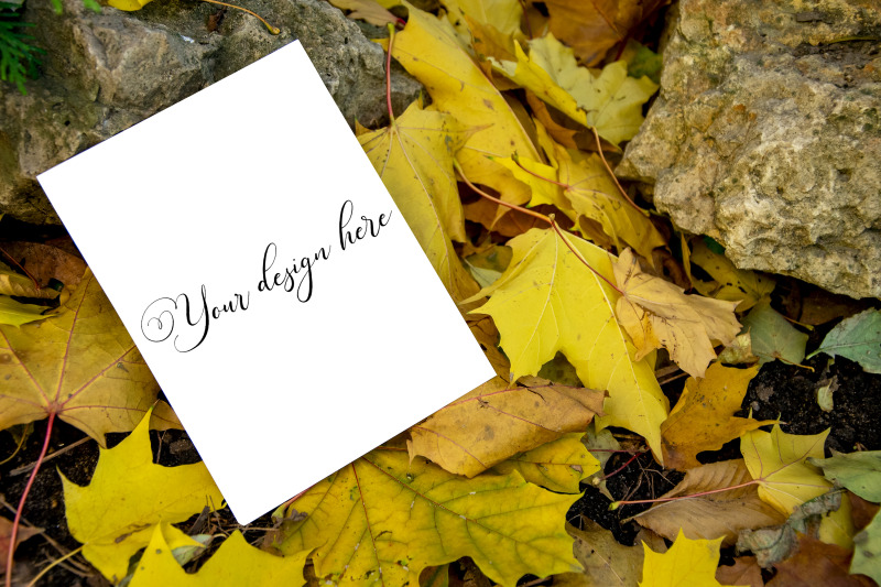 5x7-autumn-card-mockup-fall-mockup-greeting-card-psd-mockup-invitat