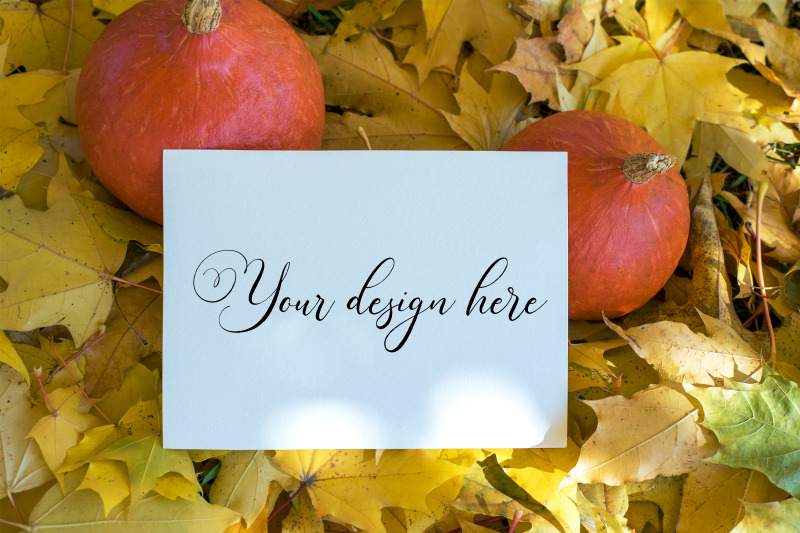 7x5-autumn-card-mockup-fall-mockup-greeting-card-psd-mockup-invitat