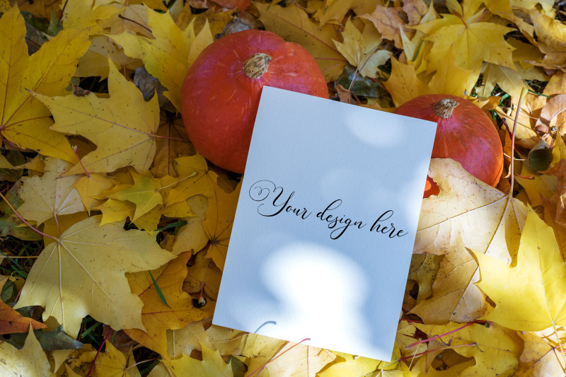 5x7-autumn-card-mockup-fall-mockup-greeting-card-psd-mockup-invitat