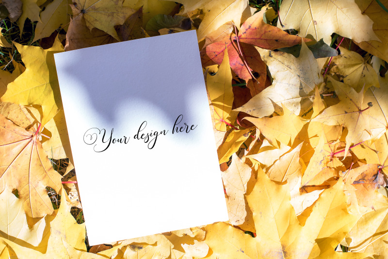 5x7-autumn-card-mockup-fall-mockup-greeting-card-psd-mockup-invitat