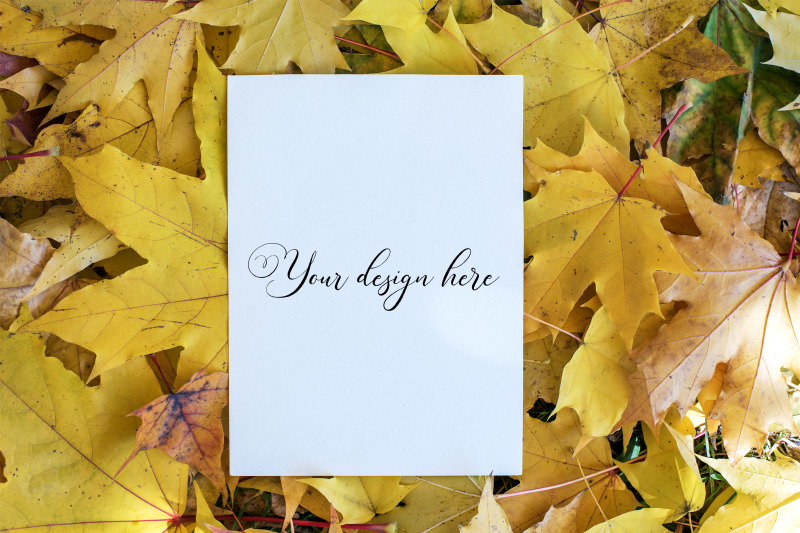 5x7-autumn-card-mockup-fall-mockup-greeting-card-psd-mockup-invitat