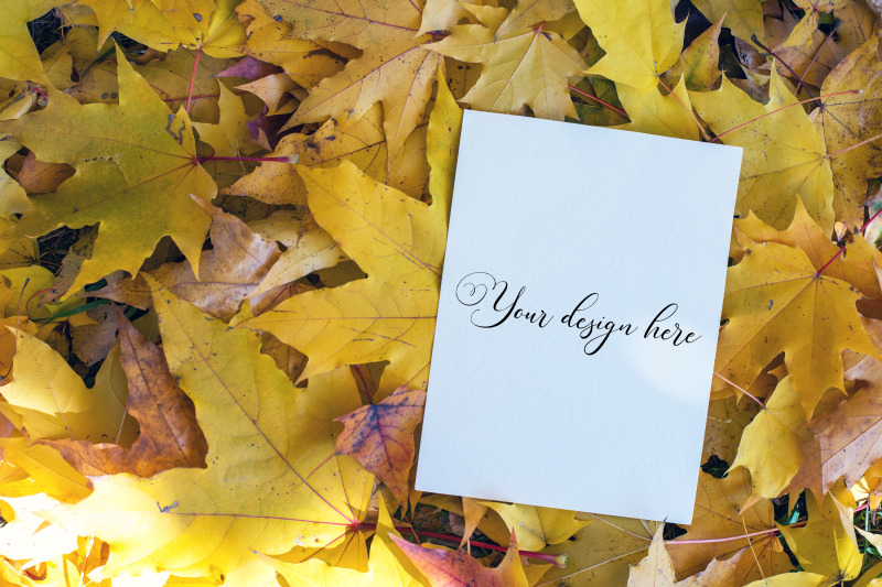 5x7-autumn-card-mockup-fall-mockup-greeting-card-psd-mockup-invitat