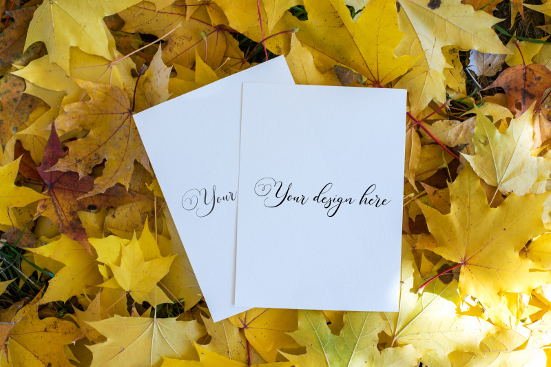 5x7-autumn-card-mockup-fall-mockup-greeting-card-psd-mockup-invitat